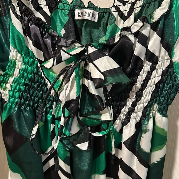 Green Long Sleeve Women’s Blouse - Picture 2 of 5